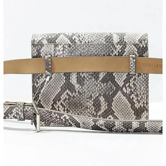 Calvin Klein Wide Flap Embossed Monogram Belt Bag Buckle Size M (MSRP $98) - Picture 10 of 12